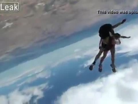 Skydiving sex stunt (un-censored version!)